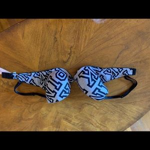 Victoria’s Secret pink bra 36C